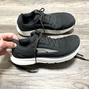 Women’s Altra Escalante 3 size 6